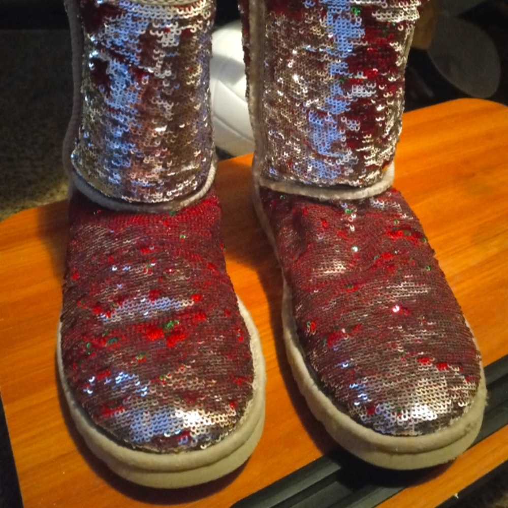 Reversible Uggs 5 LIKE NEW !